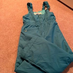 Girls Obermeyer. Like new. Ski bib. Adjustable straps.